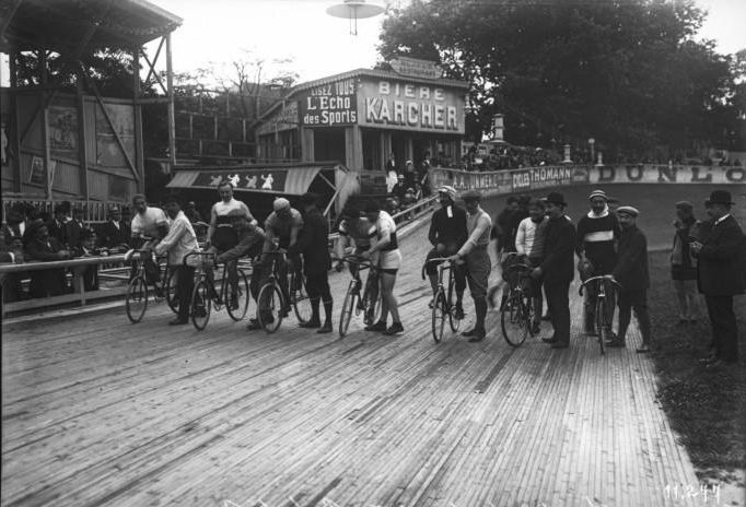 hour recod, Early Photograph of Vélodrome Buffalo