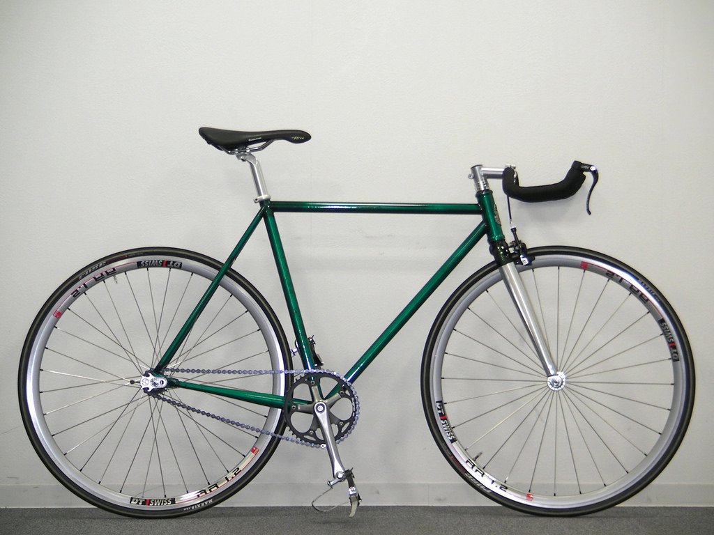 Whats the difference between single speed and fixed gear bicycles?