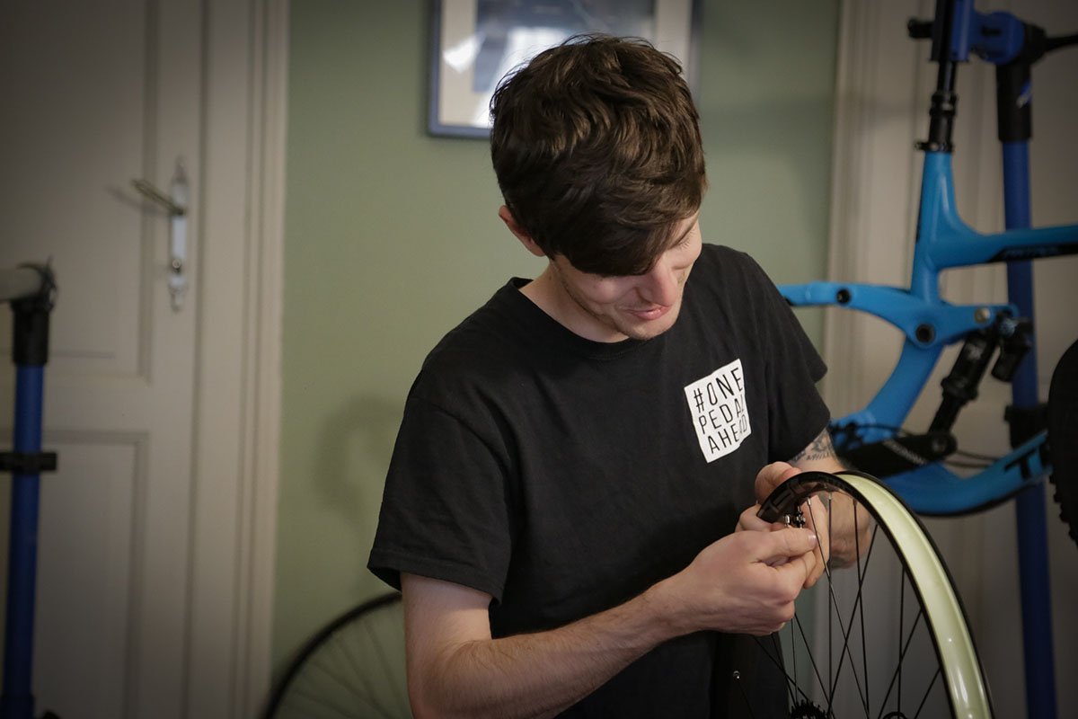 how to use mountain bike tyre tubeless tape