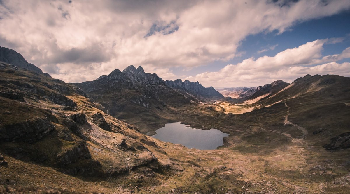 Cycling in Peru - Glacial Valley 