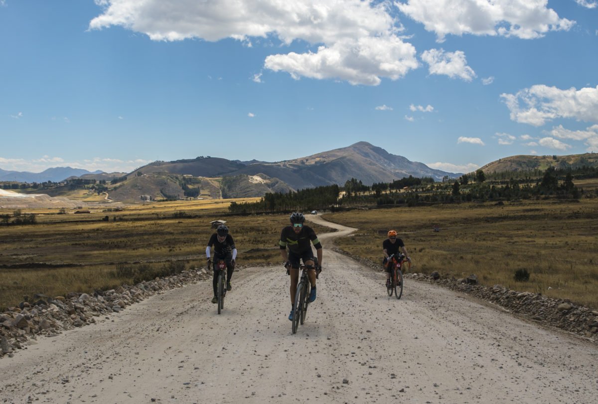 Cycling in Peru - the white road