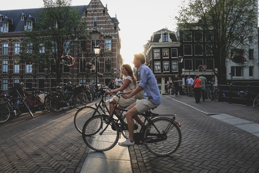 cycling in amsterdam. making space for cyclists after the coronavirus lockdown